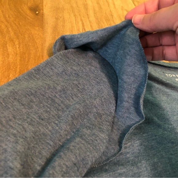 Torrid Classic Fit Ice Blue Ruffled Tee Long Sleeve TShirt Womens Size 00 - Picture 4 of 8